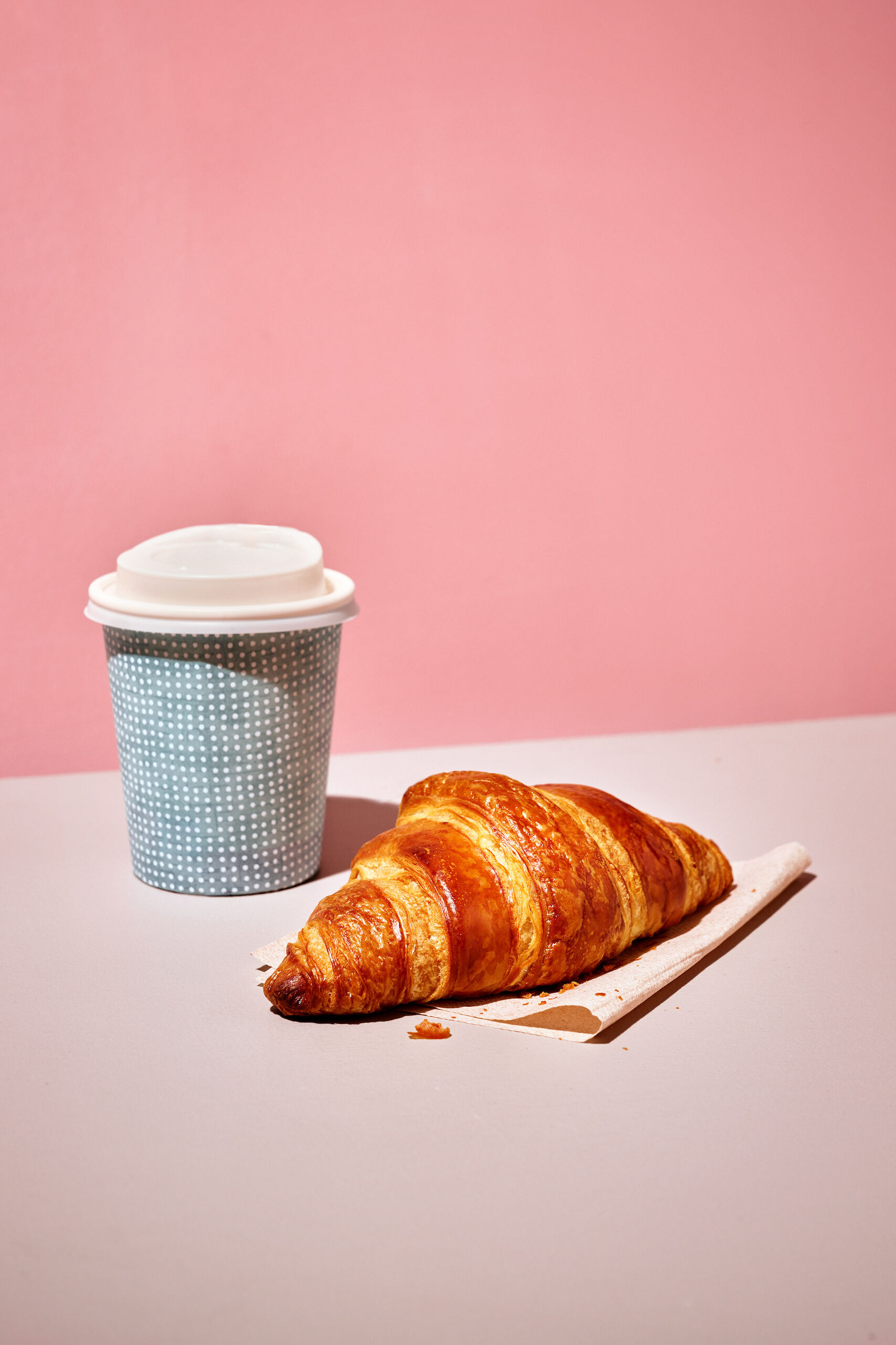 223162_GOLDEN_CROISSANT_PRODUCT_ONTHEGO_STAAND